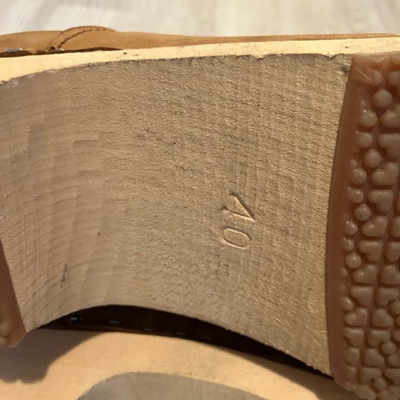 Like new. Sandgrens New York Low Clog Wooden Boots Size 40. Minor scuffs. - Picture 9 of 10